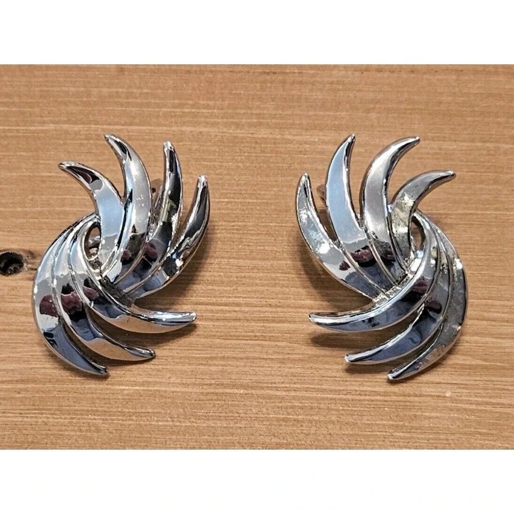 Silver Tone Clip On Earrings Abstract‎ Swirl Statement Jewelry